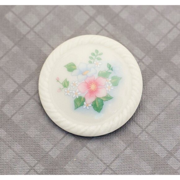 Vintage Mid Century White Ceramic Brooch by Avon G8 - Picture 1 of 2